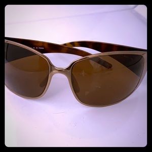 I don’t wear this pair of glasses anymore.